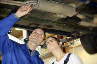 Vlastnit auto bude v Česku luxusem. Běžní lidé si ho nebudou moci dovolit, většina lidí se ho v následujících měsících zbaví